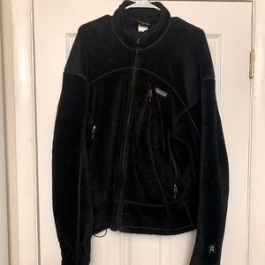 Fits closer to an XL, but is a L